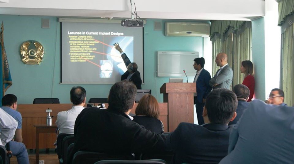 На базе НИИТО г. Астана, состоялся однодневный мастер-класс на тему: «Эндопротезирование тазобедренного и коленного суставов» с участием доктора Чандра Шехар Ядава (Индия). 